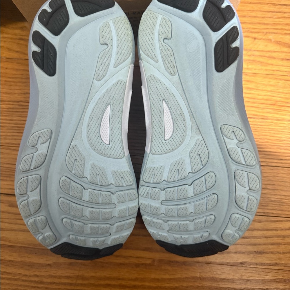 ASICS Women's GEL-KAYANO 31 Athletic Sneakers - Picture 3 of 6